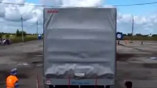 THE BEST PARKING SKILLS by a Volvo Truck Driver 1405324719
