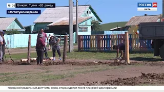 Сами с руками: жители села Хара-Шибирь строят хоккейную коробку