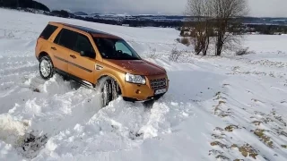 Land Rover - Freelander 2 vs snow...