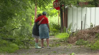 South Dallas residents brace for days without power after Tuesday storm knocks down trees and power