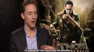 Tom Hiddleston habla francés, español e italiano (subtitulado)