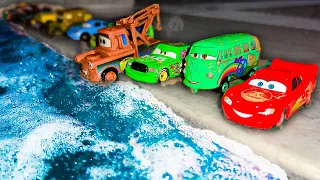 Disney Pixar Cars Falling into deep pool: Lightning McQueen, Dinoco king, Francasco, Jackson Storm