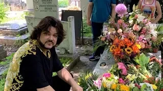 Филипп Киркоров навестил могилу матери в Софии