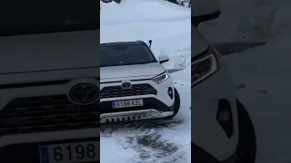 Toyota RAV4 Hybrid #offroad SNOW (Traction)