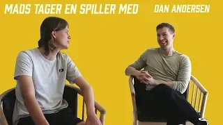 Mads Tager En Spiller (Fortnite) Med Dan Andersen