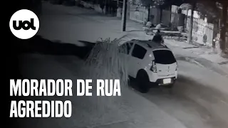 Personal trainer é gravado espancando morador de rua ao vê-lo em carro com a esposa