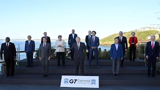 G7정상과 머리 맞댄 문대통령…"사실상 G8" / 연합뉴스TV (YonhapnewsTV)