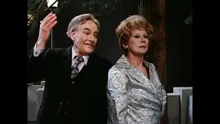 Лидия Сухаревская танцует шейк, а Борис Тенин чарльстон в спектакле "Старомодная комедия" (1978)
