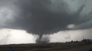 Tornadogenesis in Iowa!