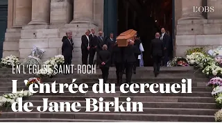 Obsèques de Jane Birkin : l'entrée du cercueil en l'église Saint-Roch à Paris