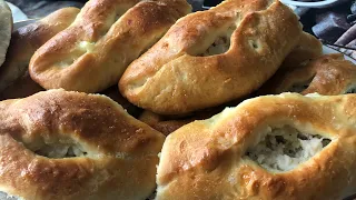 Очень вкусные расстегаи из куриной грудки и картофеля. Хрустящие , сочные, вкусные расстегаи с мясом