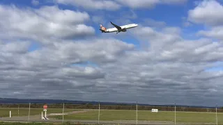 Fiji Airways 737-Max 8 Taking Off From Adelaide International Airport