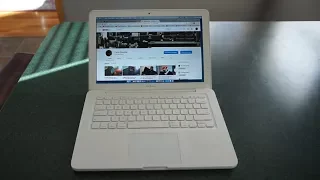 2010 2.4GHz MacBook tabletop review.  Cheap...but still useful?