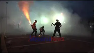 В Греции во время празднования пасхи один из фейерверков полетел в сторону людей и попал в голову оп