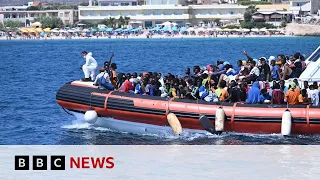 Lampedusa: 7,000 migrants arrive on Italian island in three days - BBC News