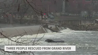 3 fishermen rescued from Grand River after boat capsizes, GRFD says