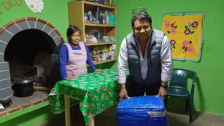 les comparto este video agradeciendole a la familia que me envió estos regalos antes de fin de año