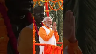 PM Modi pays respect to Pt. Madam Mohan Malviya ji in Varanasi | #shorts