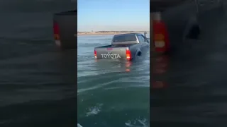 Toyota Hilux swimming 😂😂😂😂