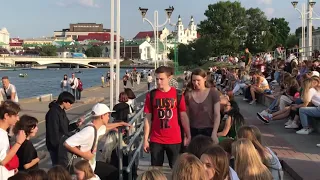 Minsk Belarus, набережная Свислочи (Дворца спорта) какие же они все милые 🥰. Сами себя развлекают