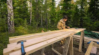 КАРКАСНЫЙ ДОМ В ЛЕСУ. СТРОЙКА ИДЁТ. СКОЛОТИЛ КОЗЛЫ ДЛЯ УДОБСТВА.