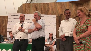 Schüler löchern Bundestagskandidaten: Podiumsdiskussion zu U18-Wahl