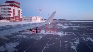 Видео посадки рейса UT 445, Москва Внуково (VKO)  — Когалым (KGP). 01.11.2021