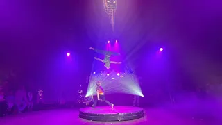 Encanto - Aerial Straps - The Flying Family at Vintercirkus