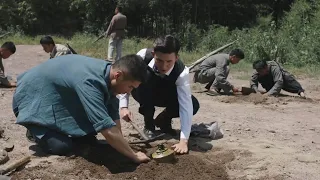 Chinese troops planted bombs along the Japanese route, instantly destroying Japanese tanks.