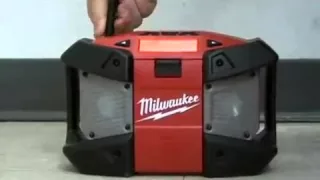 Краш-тест радио MILWAUKEE M12