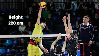 220cm Tall Volleyball Giant | Maksim Sapozhkov