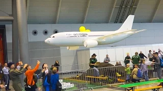 WORLD’S LARGEST RC AIRLINER FOR INDOOR FLIGHT AIRBUS A320 / Modell Süd Stuttgart 2016
