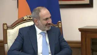 Сооронбай Жээнбеков встретил премьер-министра Армении Никол Пашиняна