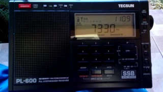 Tecsun PL 600...sintonizando radio chinesa.