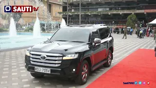 AMEFIKA! Unusual Bodyguard reaction as Raila Odinga makes surprise arrival at Africa Climate Summit
