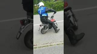 Poliisi testaa 80cc Suzuki Pv