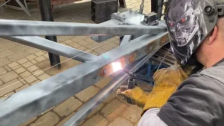 Heres how im Fire straightening my powerhammer from the Distortion of welding, with a carbon rod