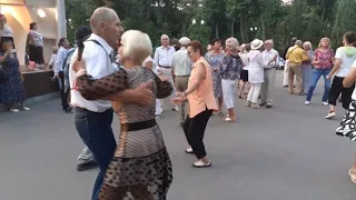 А Я ТЕБЯ ЗВАЛА, А Я ТЕБЯ ЖДАЛА! ХАРЬКОВ МИРНЫЙ ТАНЦЫ В ПАРКЕ ГОРЬКОГО 2021