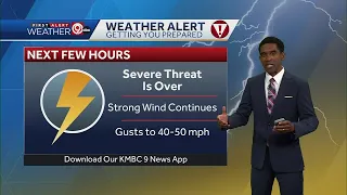 Strong winds stick around in the metro