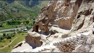 Грузия пещерный город Вардзия //(Vardzia, Georgia)