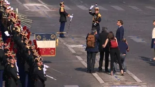 Emmanuel Macron donne le coup d'envoi du défilé du 14 juillet