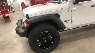 Jeep gladiator on 35’s stock