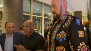 “JUST DON’T DO THAT” MIKE TYSON TELLS FAN AS TYSON FURY & JOHN FURY LOOK ON | JAKE PAUL | TOMMY FURY