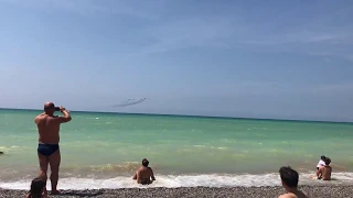 Истребители СУ над пляжем в Крыму