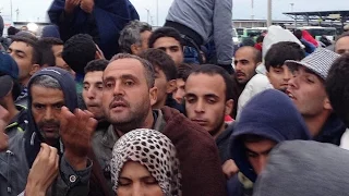 Австрия встречает тысячи беженцев с Ближнего Востока. Новости 6 сен 01:14