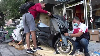 unboxing the YAMAHA XMAX 400 scooter 2020 green color