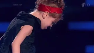 اجمل اغنية فتاة روسية تبهر لجنة التحكيم بصوتها وحركاتها العجيبة ستعيد الفيديو اكثر من مرة