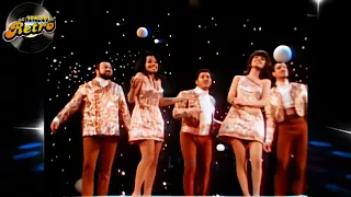 THE 5th DIMENSION -  AQUARIUS  LET THE SUNSHINE IN - Lyrics - HD HQ