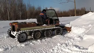 Самодельный гусеничный вездеход. Чистим снег.