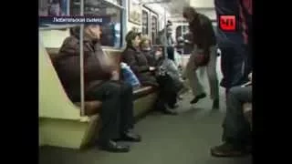 Прикол в метро   вот это парни!!!